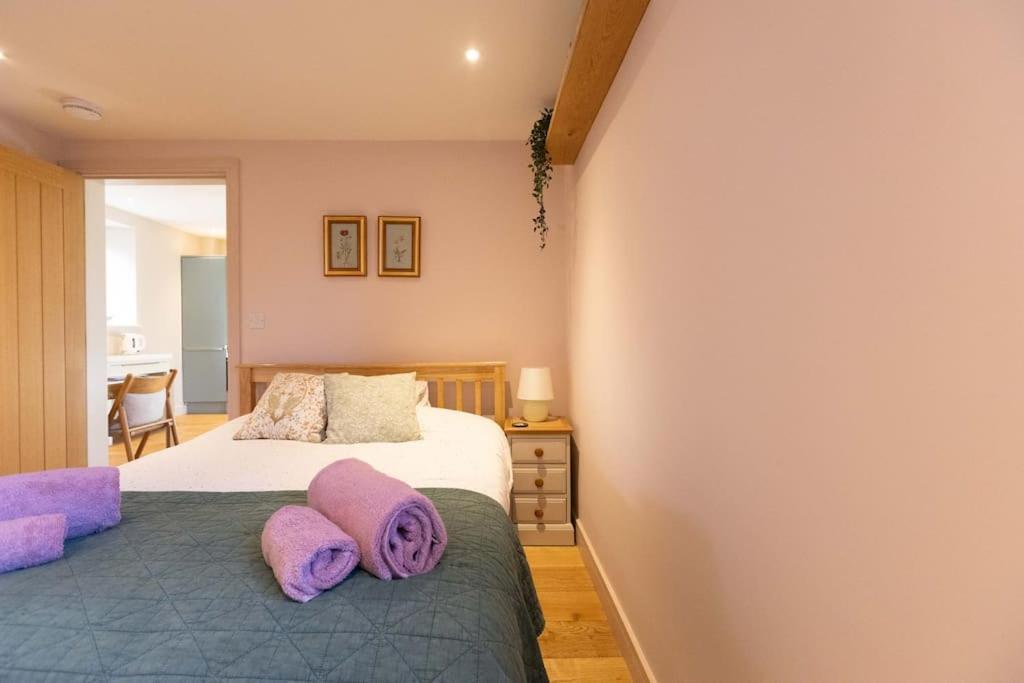 Secluded Woodland Annex Between Mylor And Flushing Apartment