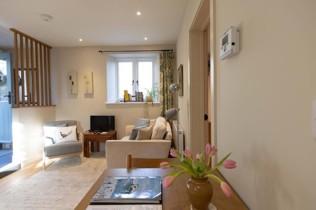 Secluded Woodland Annex Between Mylor And Flushing Apartment *